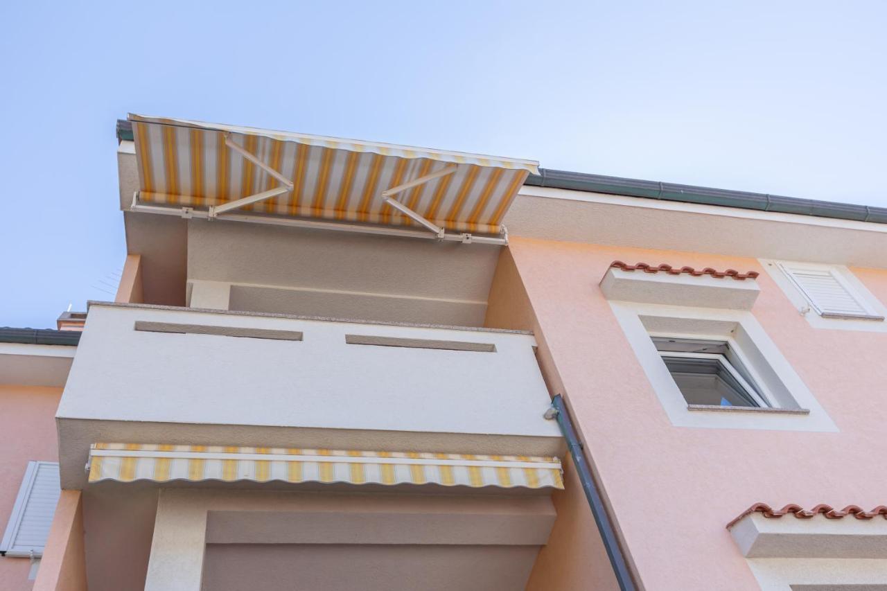 Apartments Ema & Mislav With Terrace Baška Exterior foto